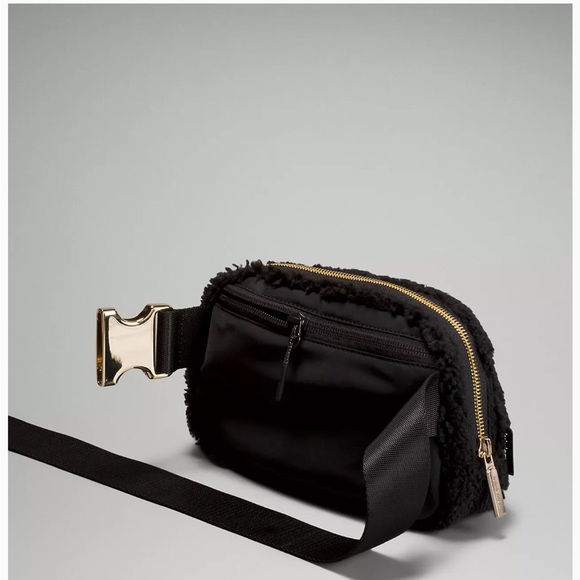 NWT Black Lululemon Fleece Sherpa Everyday Belt Bag! - Picture 9 of 10